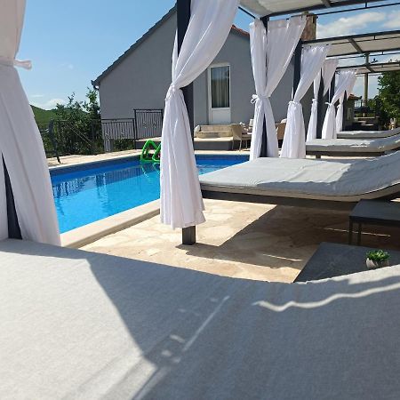 Villa Marija With Heated Pool Trilj Екстериор снимка