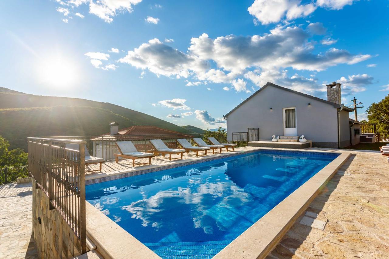 Villa Marija With Heated Pool Trilj Екстериор снимка