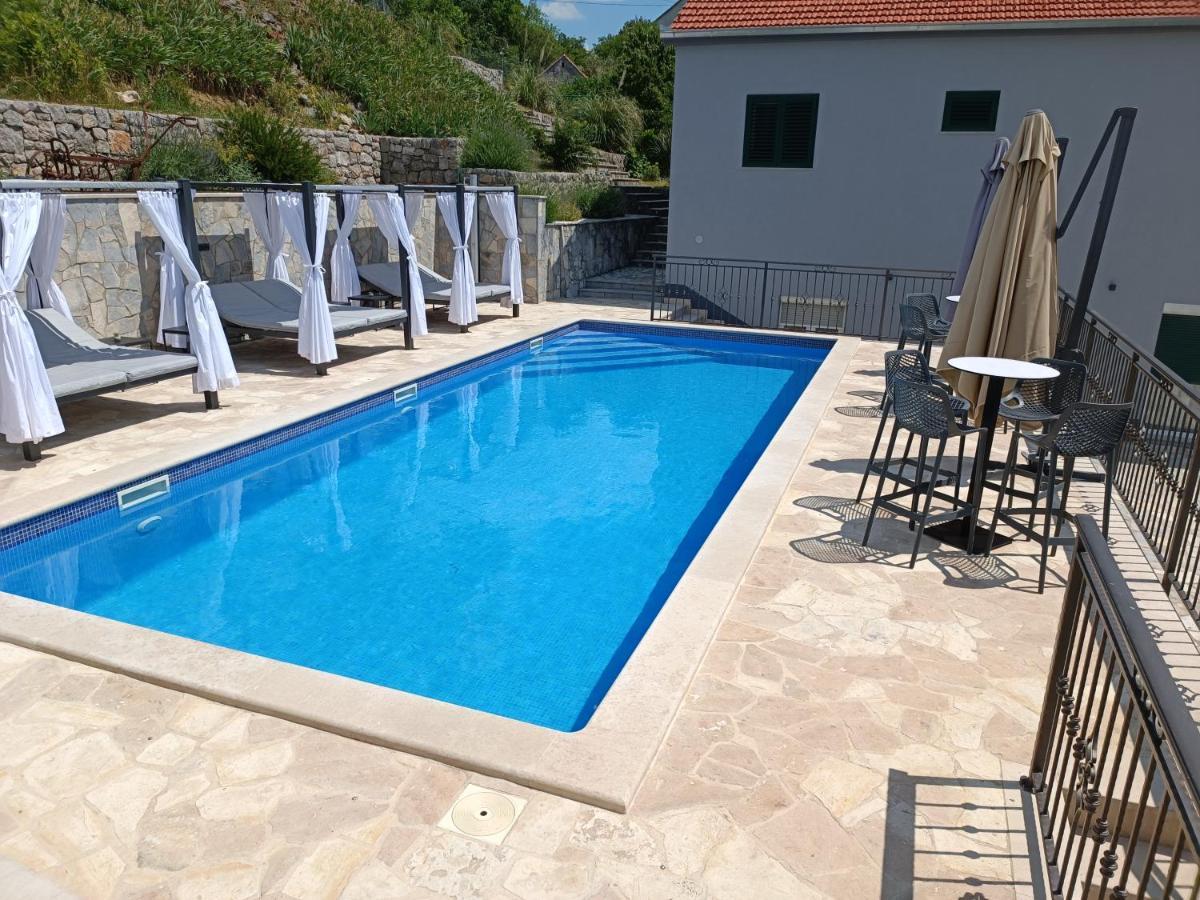 Villa Marija With Heated Pool Trilj Екстериор снимка